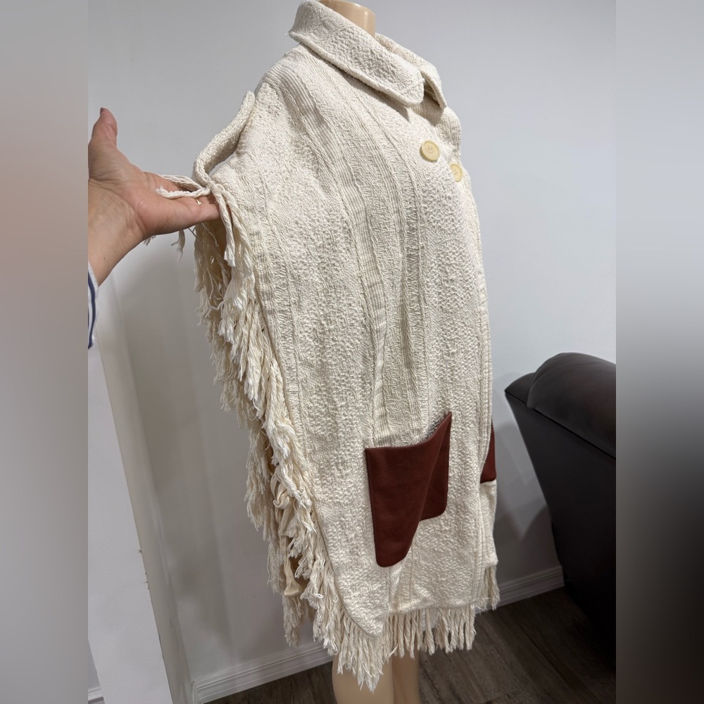 BCBGMaxAzria Cream Poncho with Brown Pockets - Picture 2 of 6